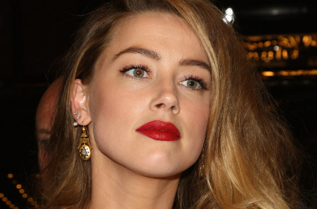 Amber Heard tells mom ‘Never make eye contact with the media’ - image