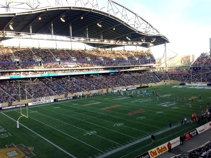 The Winnipeg Blue Bombers and Saskatchewan Roughriders battle during the opening half of the 2015 Banjo Bowl.