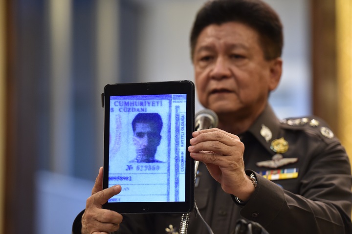 Thai police spokesman Prawut Thawornsiri displays the picture of a suspect of the bombing attack at Erawan Shrine of Bangkok, during a press conference in Bangkok, capital of Thailand, on Sept. 1, 2015. Thai military apprehended on Tuesday a suspect of the recent bombing attack at Erawan Shrine in downtown Bangkok, said Winthai Suwaree, spokesman of the National Council for Peace and Order. (Xinhua/Li Mangmang).