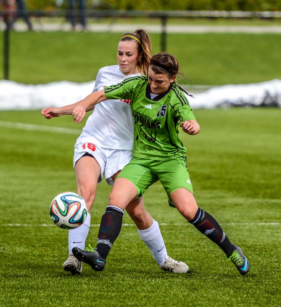 Jamie Ross, left, and Taylor Rypien battle for a pass. (Photo by Brad Harapiak/The Press).