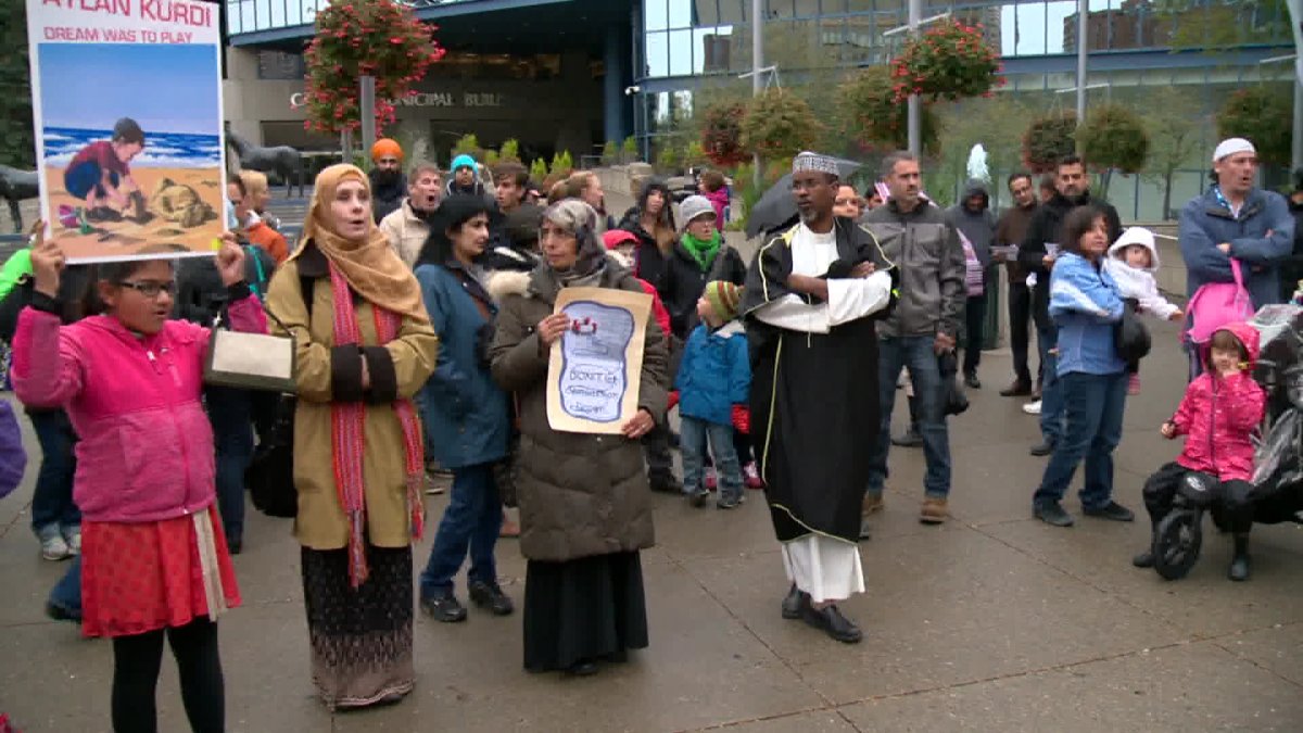 Calgary rally puts pressure on Canadian government to help refugees - image