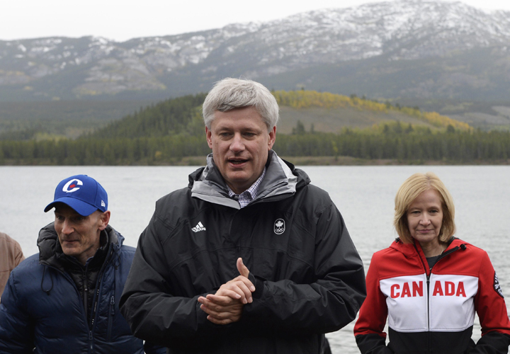 Conservative leader Stephen Harper 
and wife Laureen stand on a float plane dock alongside Conservative candidate Ryan Leef, right, on Schwatka Lake, near Whitehorse, Y.T., on Friday, September 4, 2015. 
