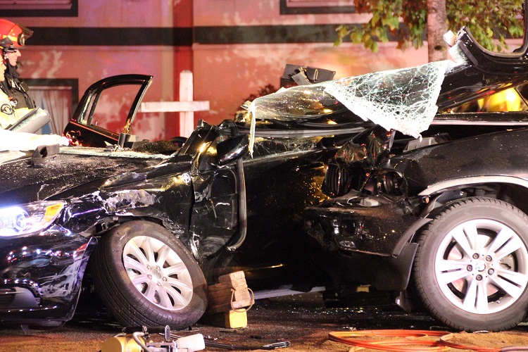 Serious crash in Surrey sends at least 2 people to hospital - image
