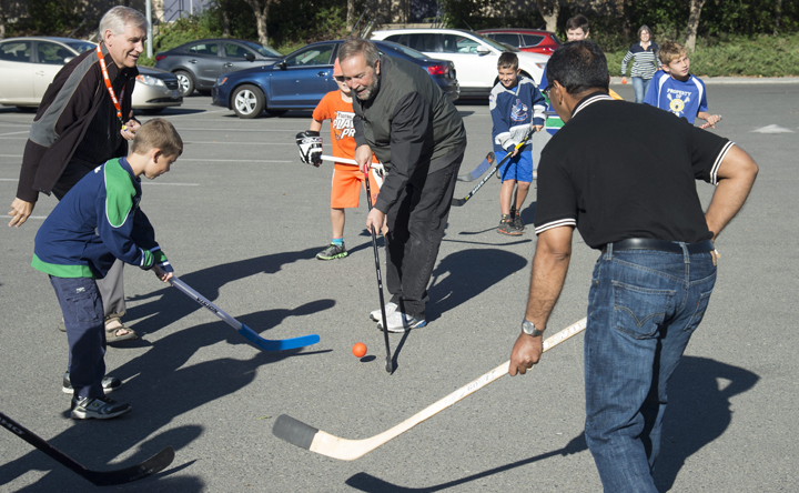 Mulcair promises $28 million to fund youth sports - image