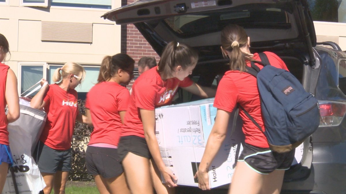 UBCO Heat Women's Volleyball team players help new students transport their belongings to their dorm rooms. 