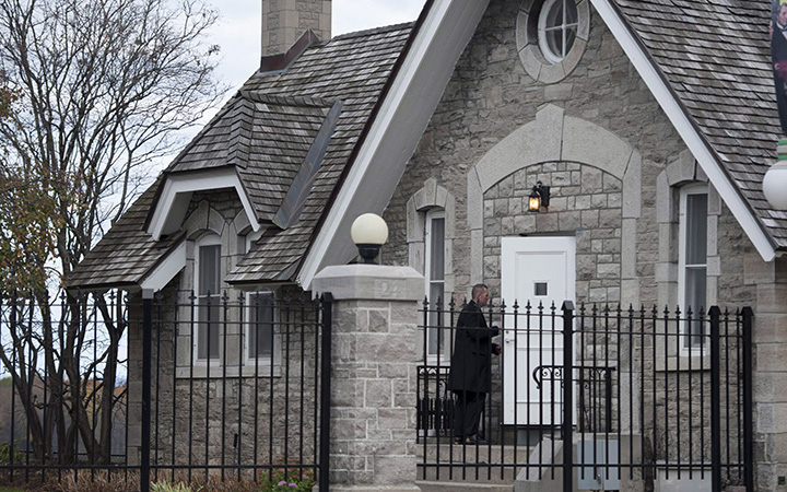 A RCMP officer enters 24 Sussex Dr., the official residence of the Prime Minister, on Wednesday, Oct. 22, 2014. 