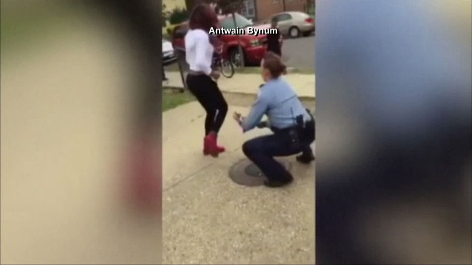 Caught on camera: Washington cop challenges teen to friendly dance-off - image