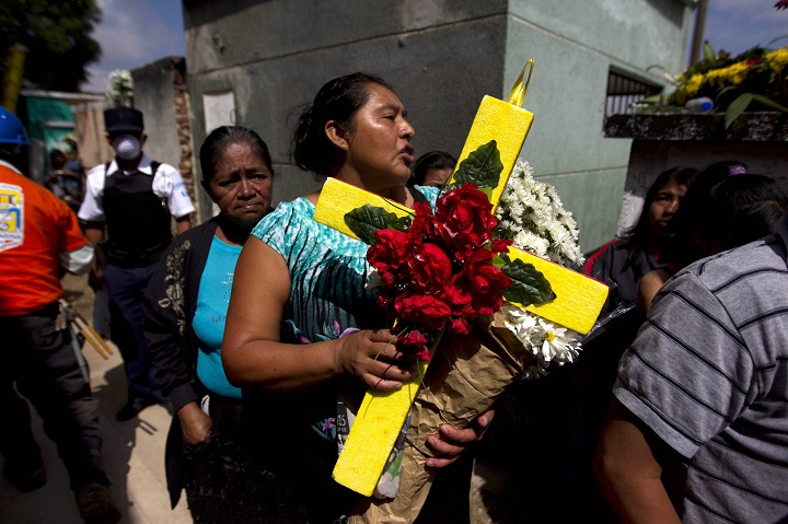 Relatives and friends of victims attend a mass funeral after a landslide in Santa Catarina Pinula, Guatemala, 06 October 2015. 