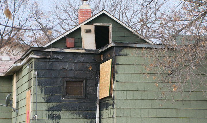 Saskatoon firefighters extinguished an early morning house fire Saturday in the Pleasant Hill neighbourhood.