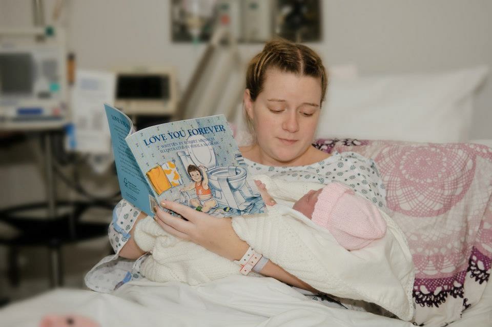 Alison reading to her daughter Stella. Photo courtesy of Alison Murray.