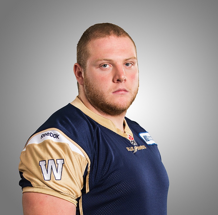 Defensive lineman Jake Thomas has signed a contract extension with the Winnipeg Blue Bombers.