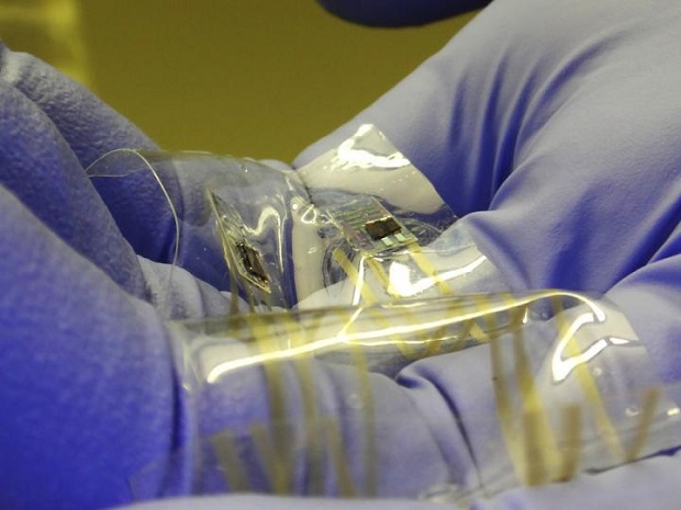 Stretchable skin with flexible artificial mechanoreceptors