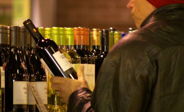 BCGEU wants moratorium on BC wine sales in grocery stores - image