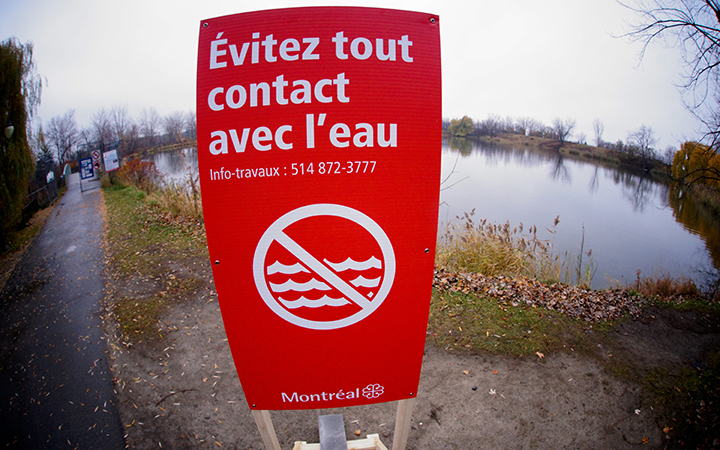 A sign warning people to avoid contact with water after the city of Montreal dumped 8-billion litres of raw sewage into the St. Lawrence River on Nov. 12, 2015.