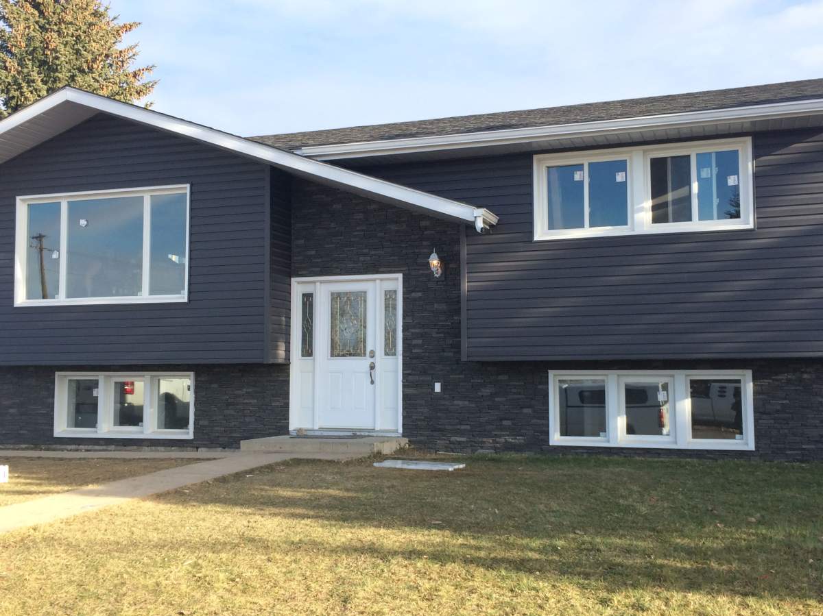 Alberta military veteran moves back into newly-accessible home - image