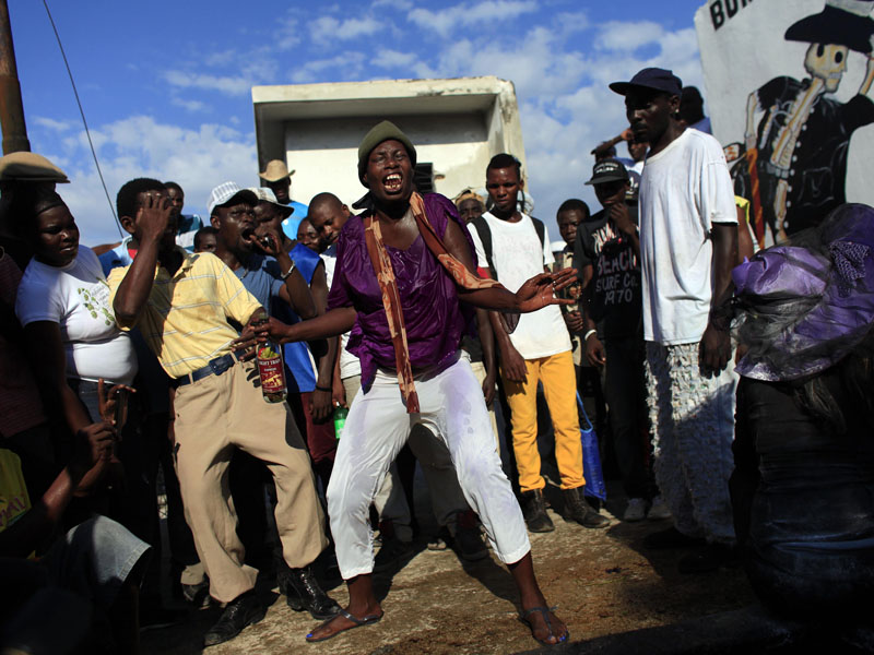 Haitians flow into cemeteries to mark Voodoo festival of the dead ...