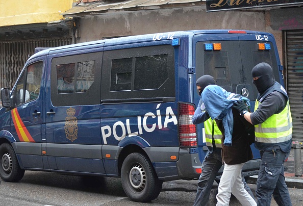 Spanish police officers detain 3 Morocco citizens, allegedly linked to Daesh and preparing to individual terror attack, in Madrid, Spain on November 03, 2015. (Photo by Pool/Spanish Interior Ministry Press Office/Anadolu Agency/Getty Images).