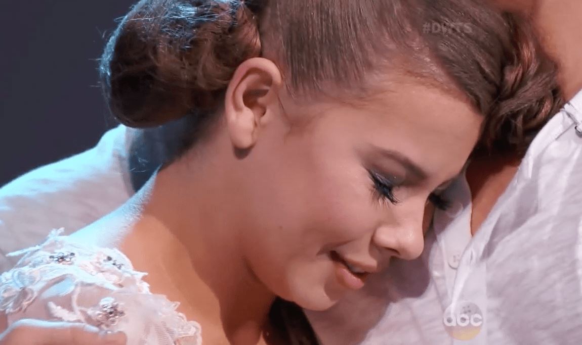 Bindi Irwin Breaks Down During Emotional Tribute To Her Late Father National Globalnews Ca