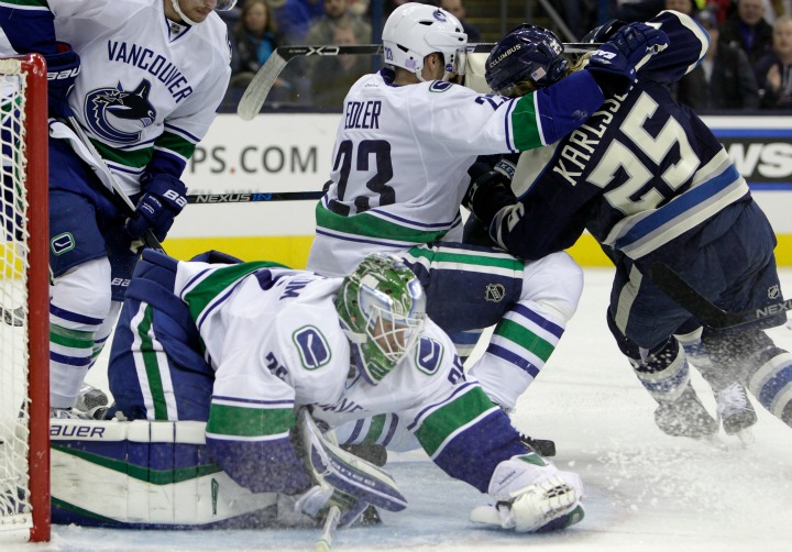 Sutter Scores Tiebreaking Goal Late In 3rd Period To Help Canucks Beat ...