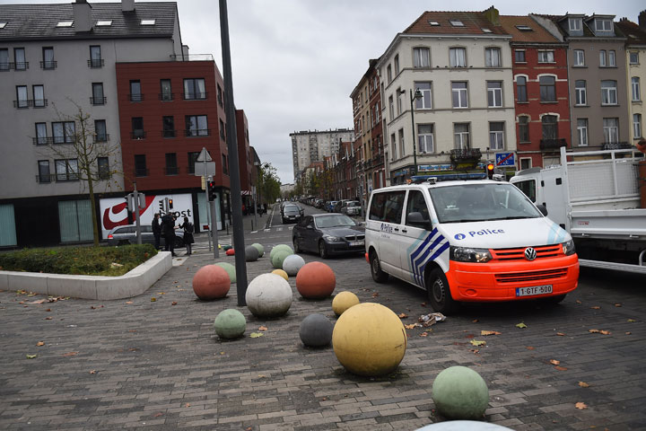 This picture shows a general view of the vicinity of a police intervention to arrest people in connection with the deadly attacks in Paris, in Brussels' Molenbeek district, on November 15, 2015.