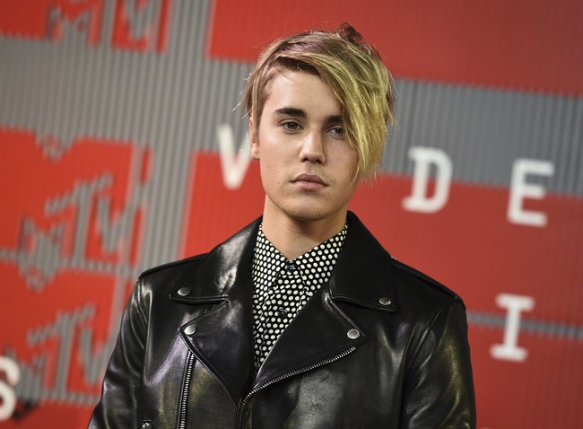 Justin Bieber arrives at the MTV Video Music Awards in Los Angeles. 