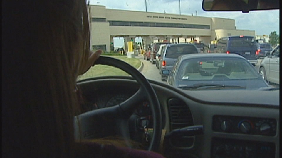 Manitoba shoppers warned about longer wait times at border - image