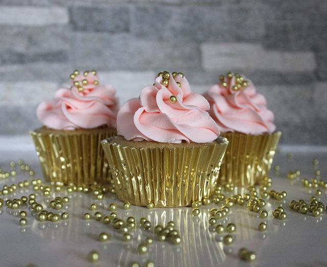 Baker Jenna Wordsworth creates scrumptious cupcakes with quality ingredients and specializes in bringing her clients’ wildest cupcake dreams to life with handmade custom toppers.