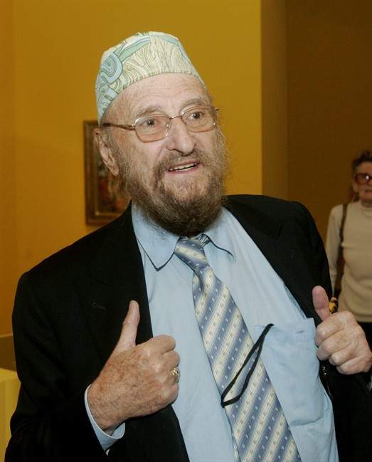 FILE - In this Oct. 10, 2006 file photo Austrian artist Ernst Fuchs talks to journalists at the Jewish Museum in Vienna. Fuchs died at a hospital in Vienna, Monday, Nov. 9, 2015 at the age of 85. (AP Photo/Ronald Zak, file).