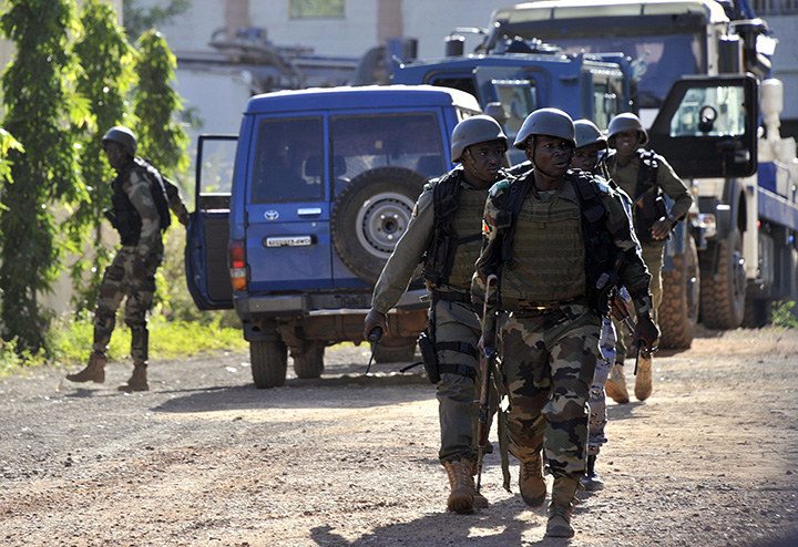 Malian troops take position near the Radisson Blu hotel in Bamako on November 20, 2015 during a deadly siege.