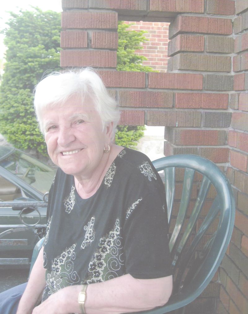 Toronto police released this undated photo of 82-year-old Stella Tetsos on Nov. 16, 2015.