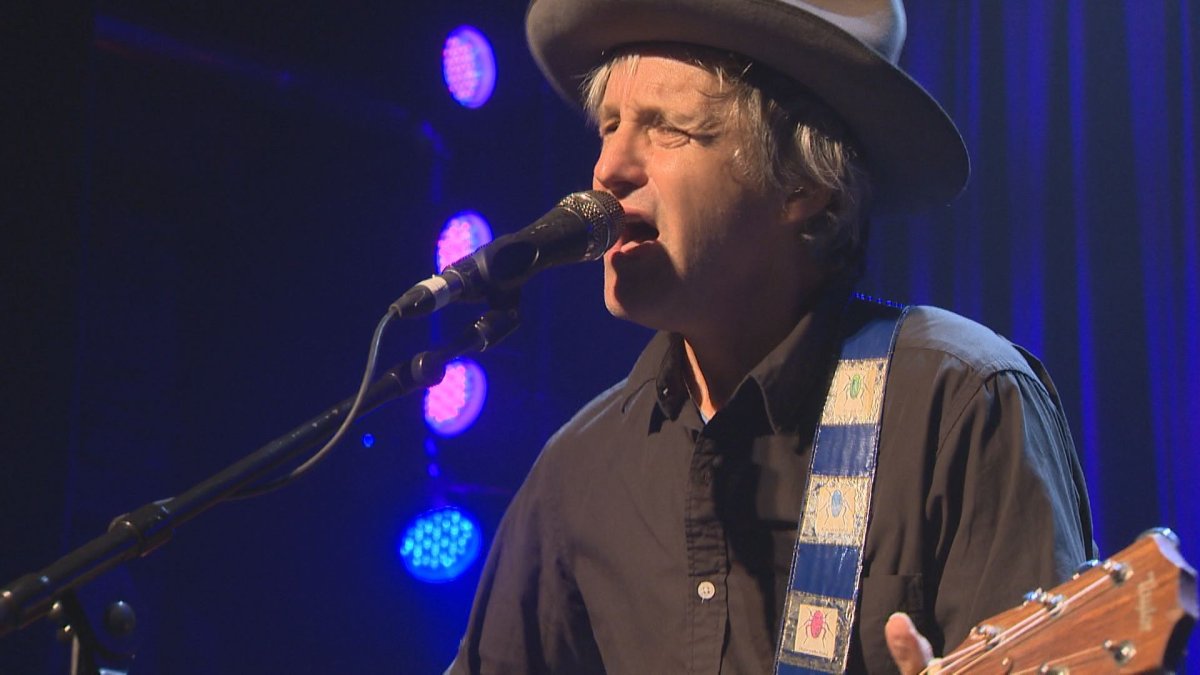 Folk singer Steve Poltz entertains Winnipeggers at Park Theatre show ...