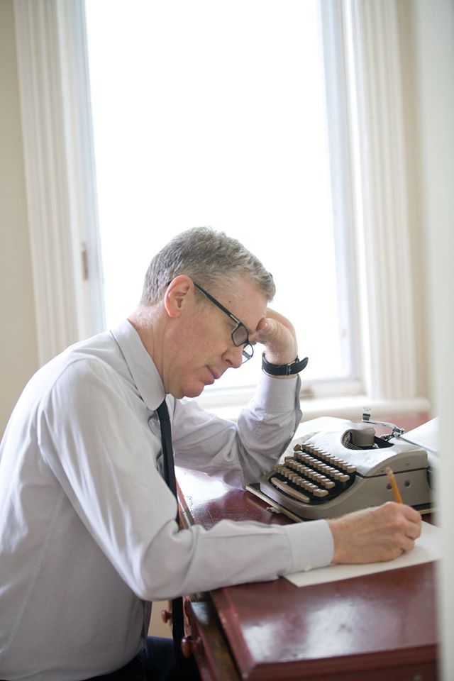 Stuart McLean calls off Vinyl Cafe Christmas Tour to begin treatment for melanoma - image