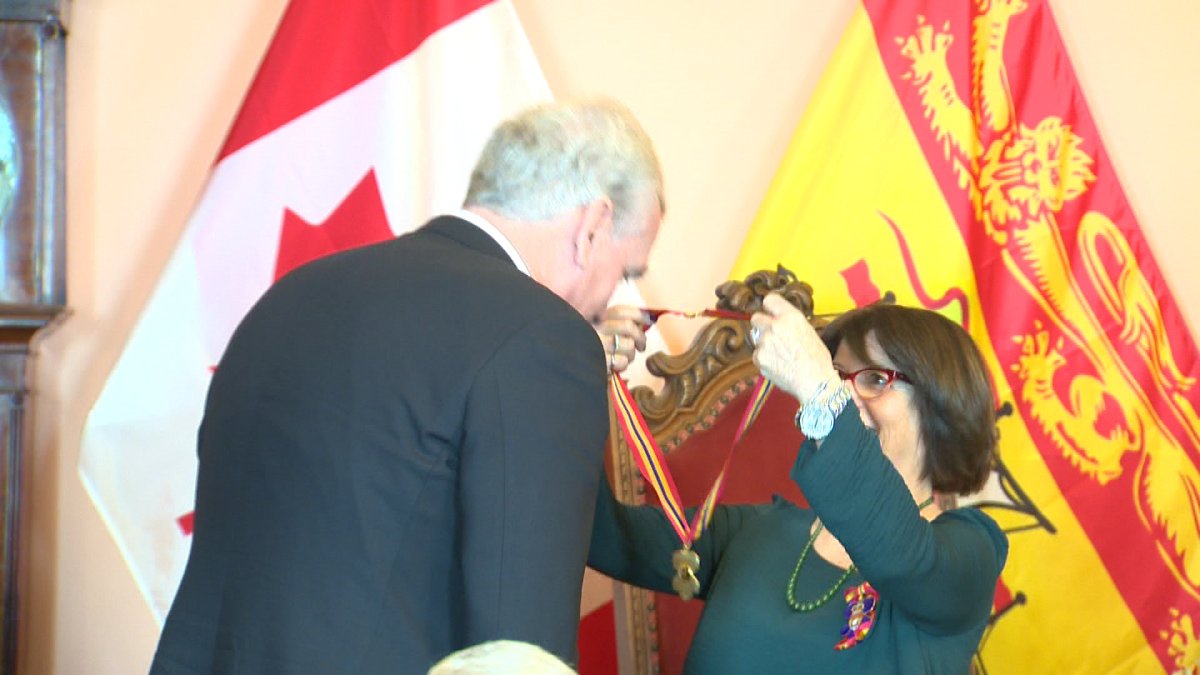 Kevin Vickers receives his Order of New Brunswick in 2015.