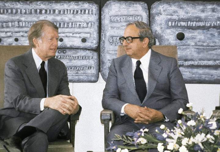 FILE - This March 11, 1979 file photo shows then presidents of the United States Jimmy Carter, left, and Israel Yitzhak Navon during a meeting in Jerusalem. Navon, who served as Israel's fifth president, has died Saturday, Nov. 7, 2015, his family said. He was 94.