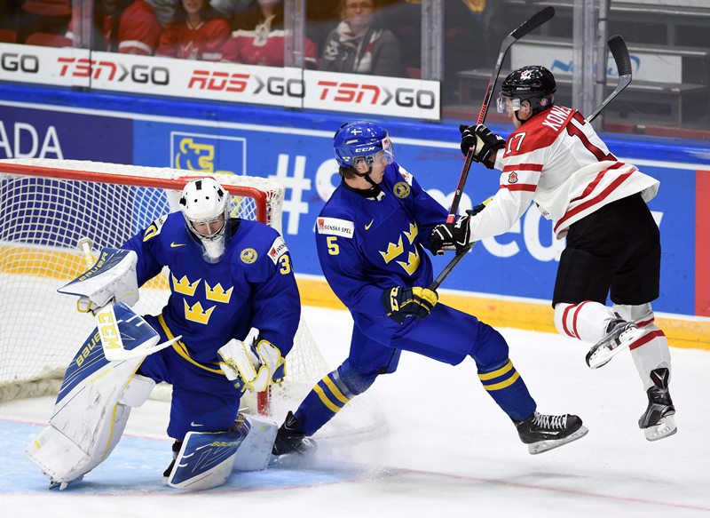 Canada's Travis Konecny, right, jumps out of the way of a hit from Sweden's Adam Ollas Mattsson as goaltender Linus Soderstrom defends his net during second period preliminary hockey action at the IIHF World Junior Championship in Helsinki, Finland on Thursday, December 31, 2015. 