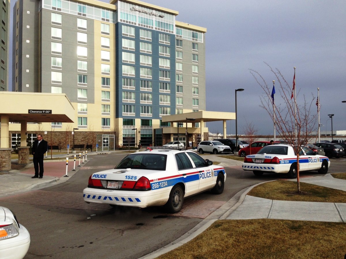 Police investigate a carjacking reported at the Hampton Inn along 100 Avenue N.E  on Tuesday, Dec. 8, 2015. 