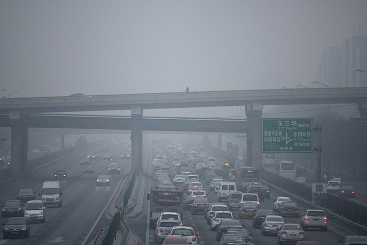 A man walks along an overpass amid heavy air pollution in Beijing on December 8, 2015. 