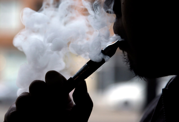 Ontario delays ban on electronic cigarettes and vaping - Toronto |  Globalnews.ca