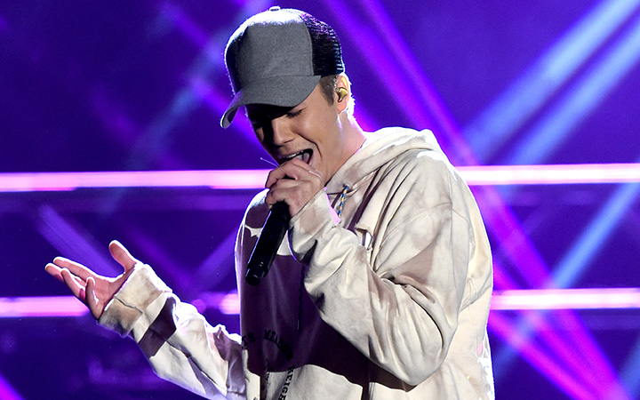 Singer Justin Bieber performs onstage during the 2015 American Music Awards at Microsoft Theater on November 22, 2015 in Los Angeles, California. 