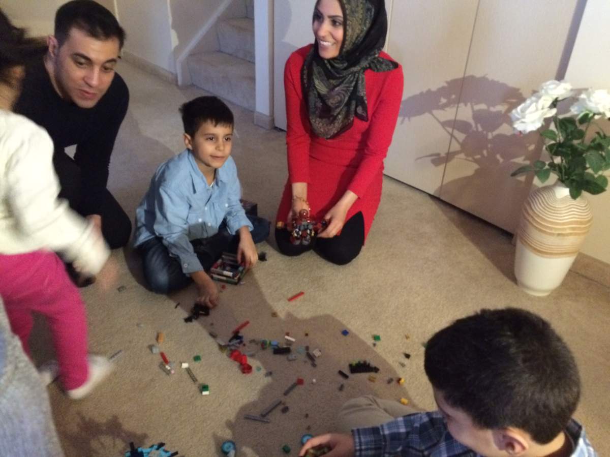 Couple desperate to bring family from Syria to Winnipeg in 2016 - image