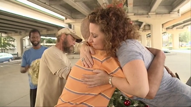 Homeless man gets Christmas tree back thanks to kind strangers after city deems it a ‘violation’ - image