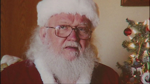 Little girl asks man with long, white beard if he is Santa, man says ‘yes’ - image