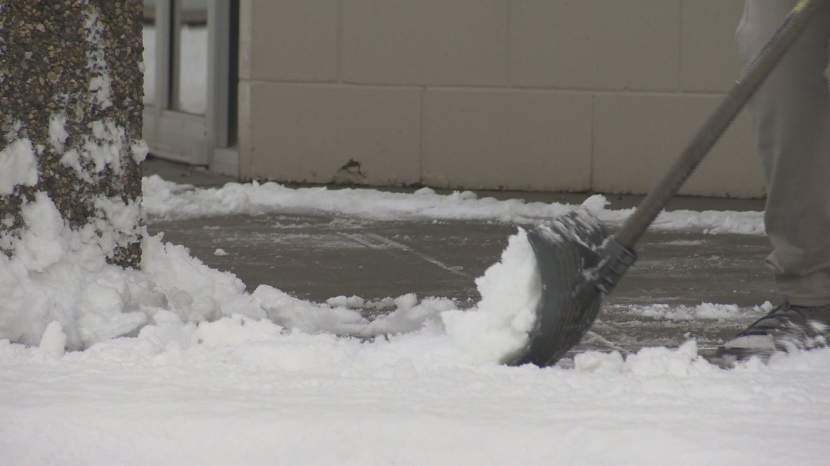 City asks for help keeping sidewalks clear of snow in Kelowna