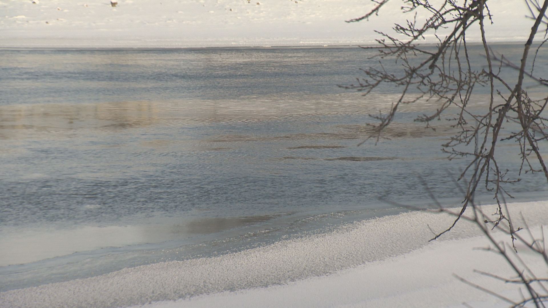 Winnipeg first responders remind residents to be careful around thin ice -  Winnipeg