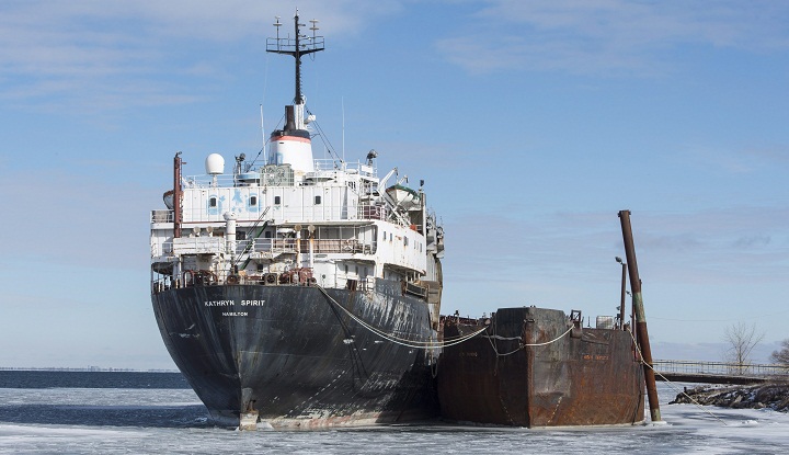 The dismantling of an abandoned, rusting cargo ship along the shores of the St. Lawrence River southwest of Montreal should begin next spring, the federal government announced Thursday, November 10, 2016.