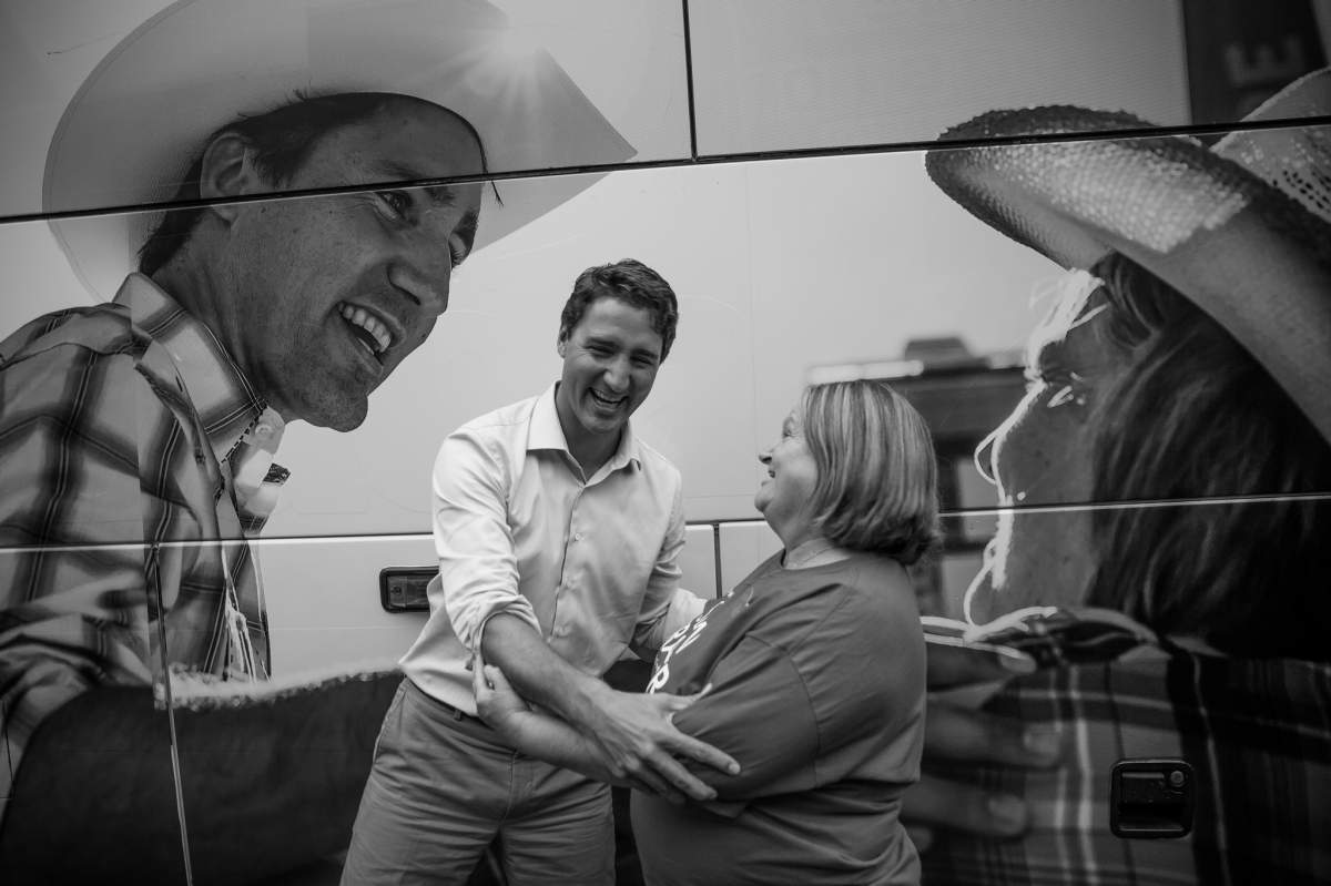 Trudeau campaign bus