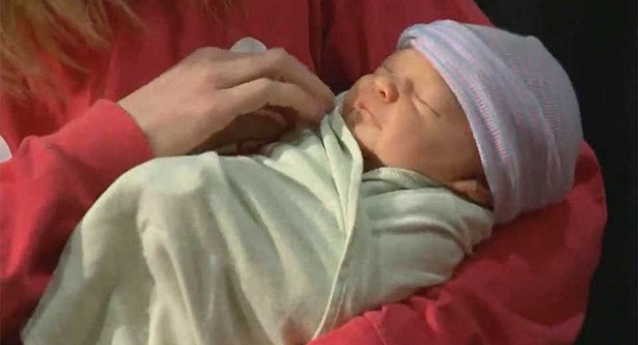 54 Year Old Texas Woman Gives Birth To Own Granddaughter As A Surrogate