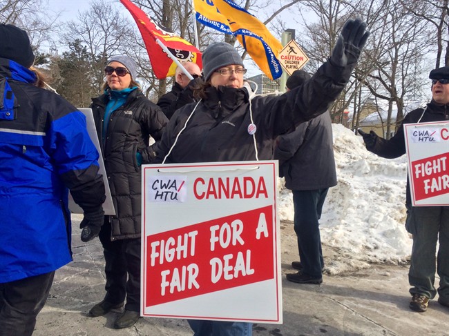 The union that represents 55 striking newsroom staff at
the Halifax Chronicle Herald says contract talks have broken off
with the daily newspaper.