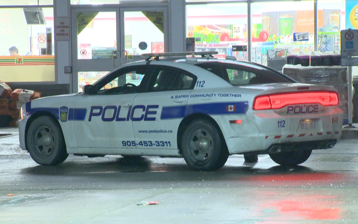 Police investigate an armed robbery in Brampton on Jan. 15, 2016.