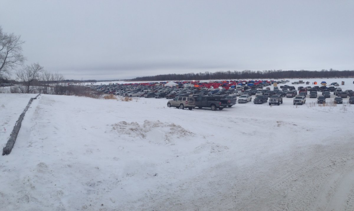 Charity ice fishing derby draws hundreds to Red River north of Winnipeg